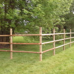 clôture avec piquet et rondin demi-lisse