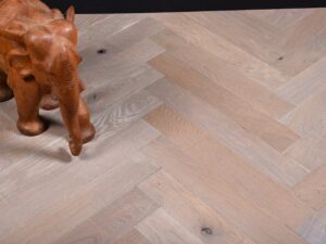 Parquet Chêne massif Bâtons Rompus 14x120 mm – Image 2