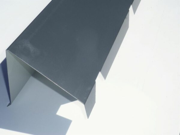 Faitière sur mur crantée gris 7016 – Image 1
